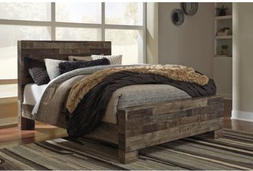 Queen-size Rustic Reclaimed Wood Panel Bed Frame
