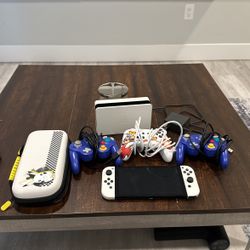 OLED Switch, 3 Controllers, Dock And Case