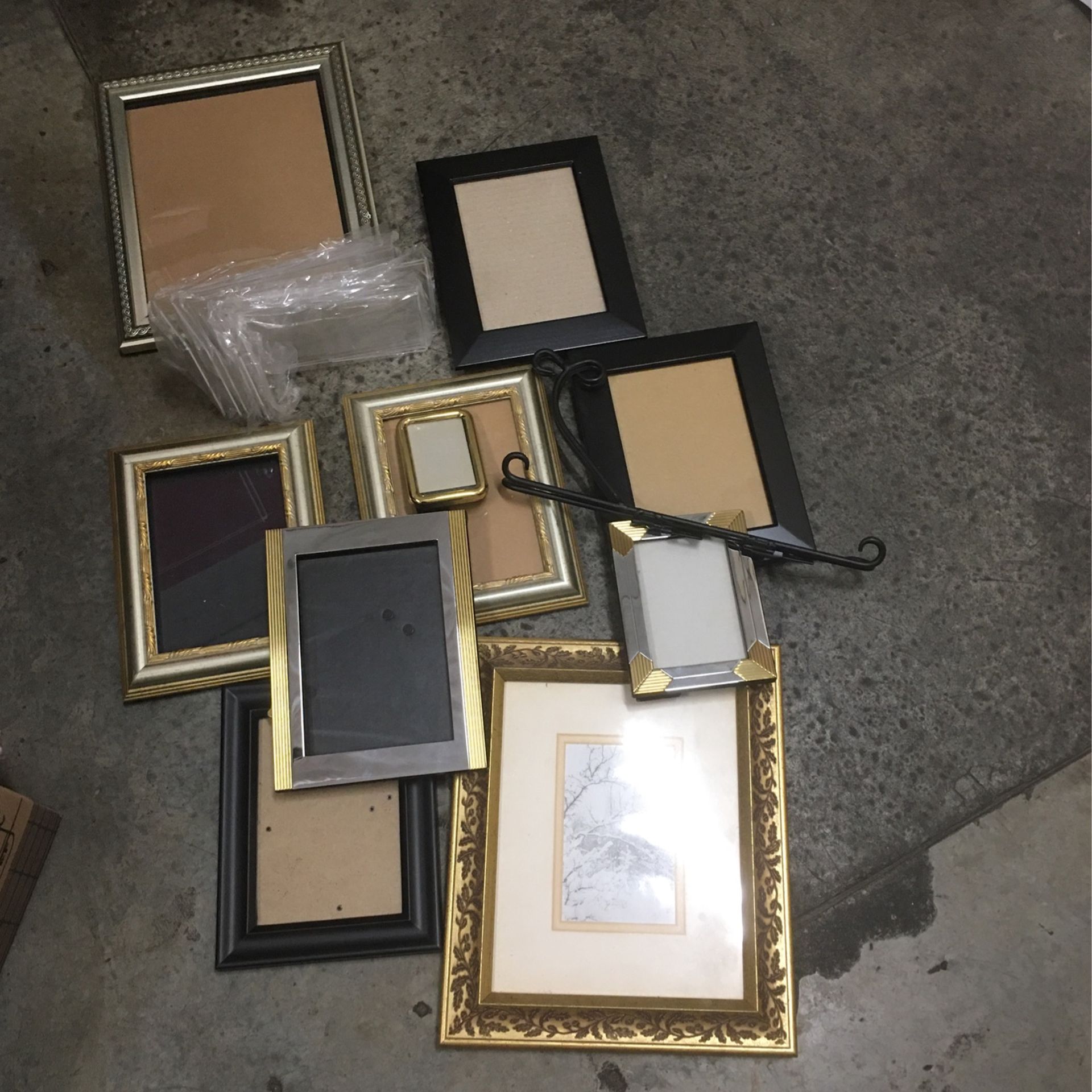 19 Pic Frames 40.00