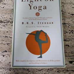 Light On Yoga (Unread Copy)