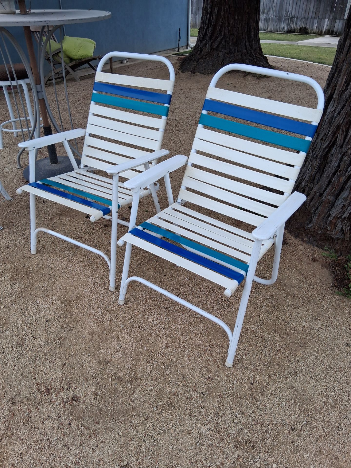 2 chairs foldable