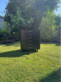 Vintage Mid Century Modern Chest of Drawers