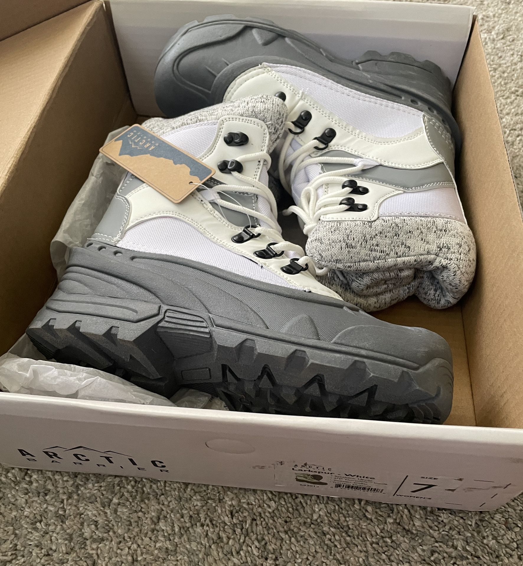 Arctic Women’s Boots Size 7