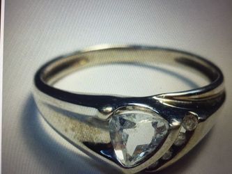 Rare 10 kt white gold topaz & diamond ring