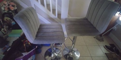 Pretty Nice tall bar stools