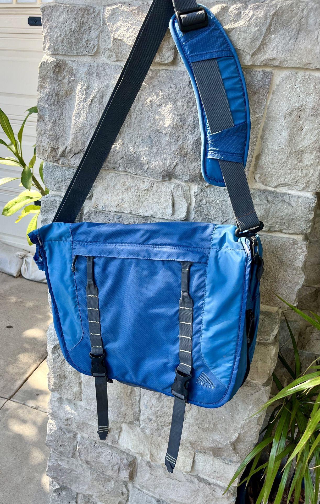Kelty (treble) Laptop Messenger Crossbody Bag