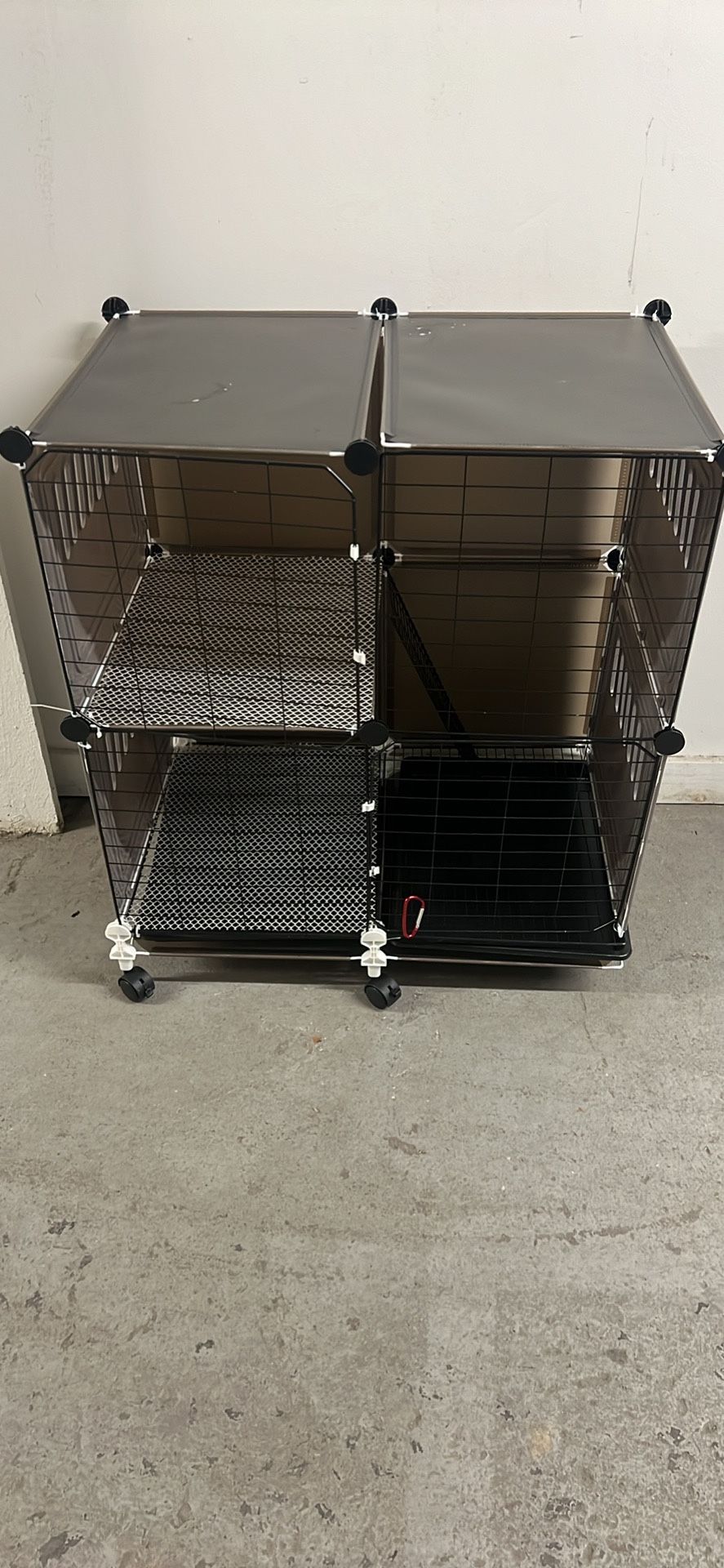 28”wx18”dx33”h Good Condition, Rolling Cage