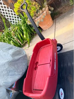 Radio flyer red wagon