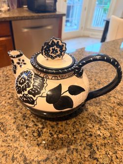 Tea pot