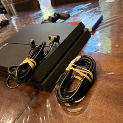 PS4 500 GB Bundle With Game And Controller - Works!