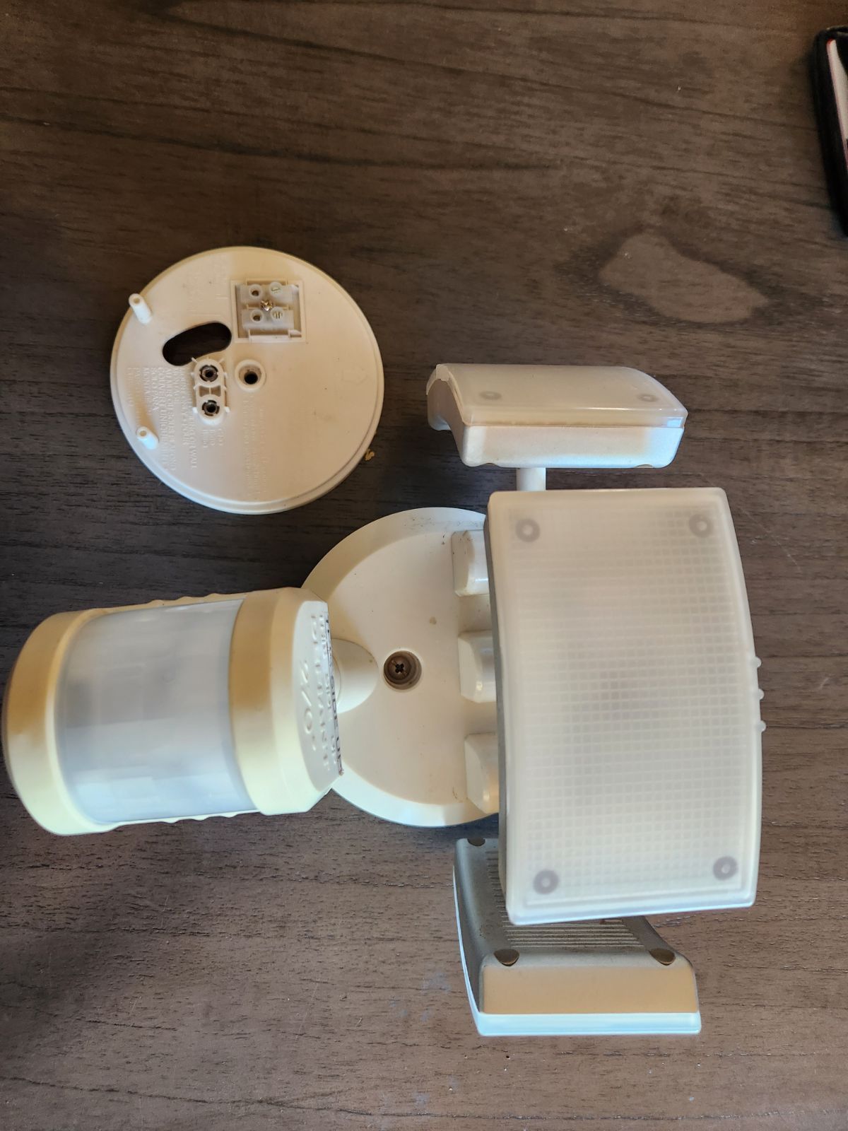 Defiant 270 Motion sensor light