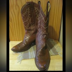 VINTAGE Men's Genuine Brown LeatherJUSTIN Cowboy BootsSize: 8.5 D Men's  fabulous vintage boots were well made in the U.S.A.   great embroidery on the