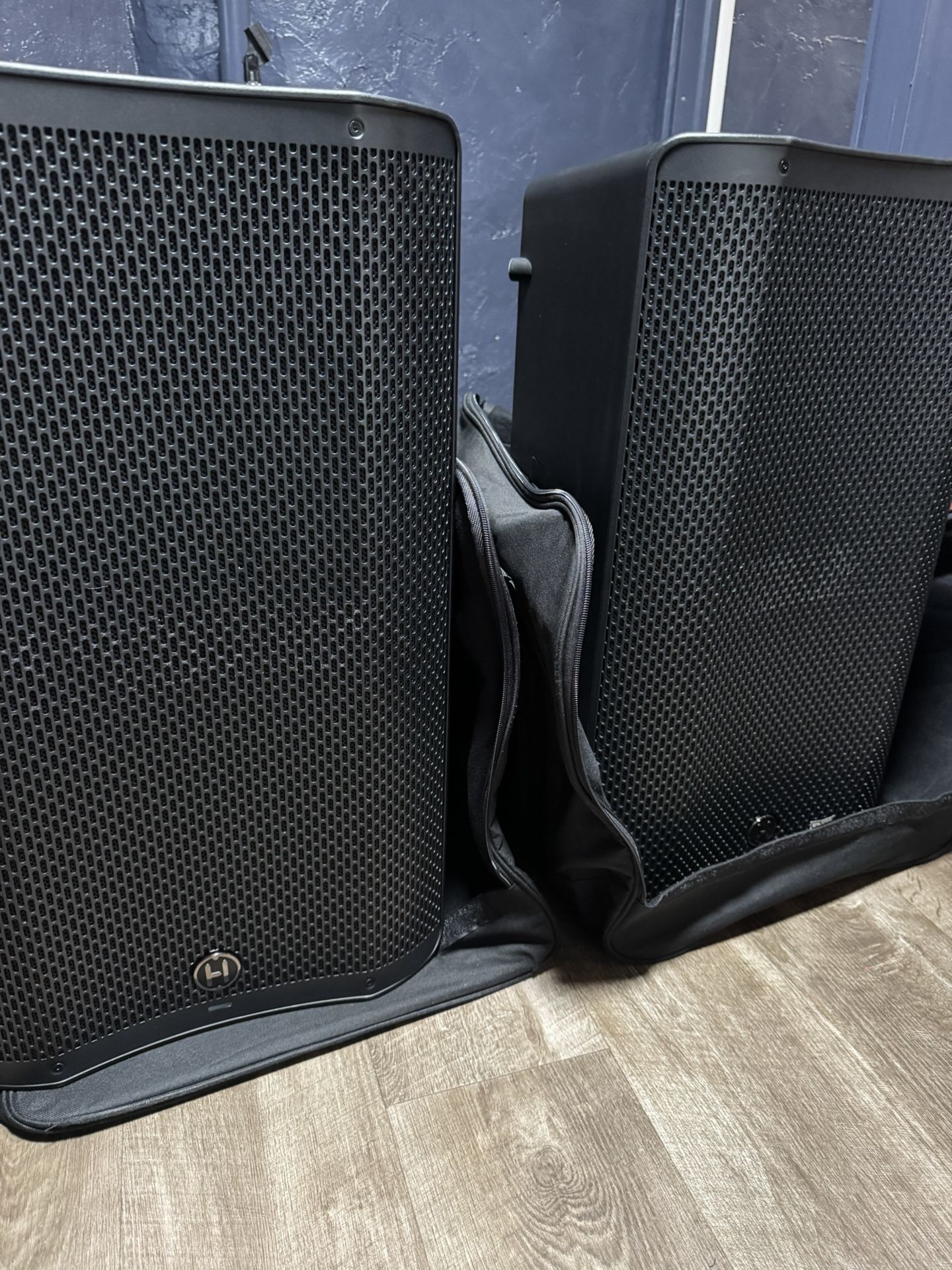 Harbinger VARI V4115 Powered Speaker