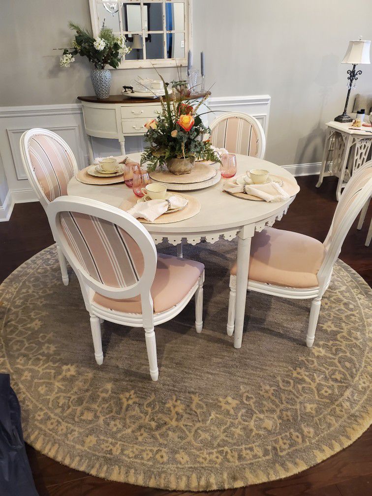 Beautiful Dining Set Table and Four Chairs (Read Description)