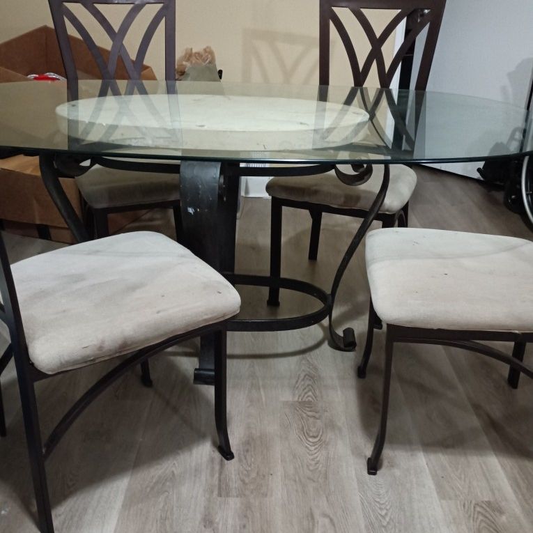 Selling My Dining Room Table Set ($200 OBO)
