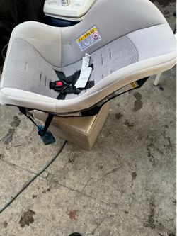Vendo, porta bebé, sólo para el carro como nuevo