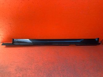 2026 CADILLAC VISTIQ LEFT DRIVER SIDE SKIRT ROCKER PANEL MOLDING OEM (contact info removed)3