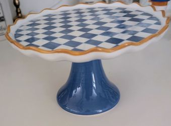 Ceramic white and blue checkered pedestal