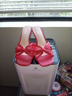 Super Cute Women's Red Heels Size 8 With Rhinestones And Bows