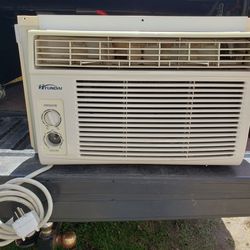 Hyundai 8,000 BTU air conditioner 