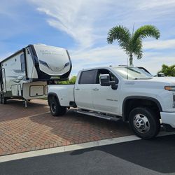 RV & Flatbed Vehicle Towing 