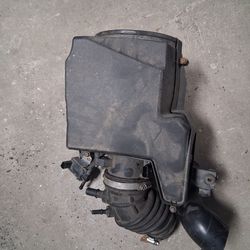 2012 THRU 2018 FORD FOCUS 2.0L COMPLETE AIR BOX ASSEMBLY