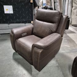 Flexsteel Griffin italian leather power recliner costs $1599 at costco