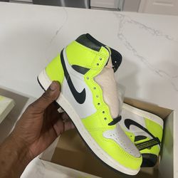 Jordan 1 High OG Visionaire Size 8 Men’s Shoes 
