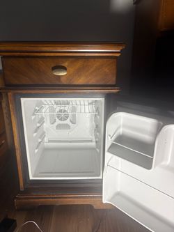 Nightstand/mini fridge