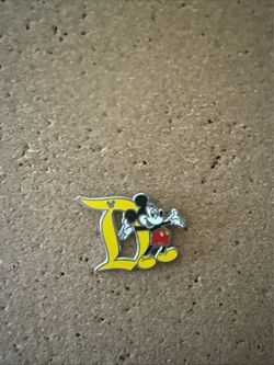 2019 Disneyland Resort (Exclusive) Hidden Mickey D *Mickey* Pin