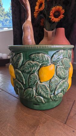 Brand New Lemon Martha Stewart Pot