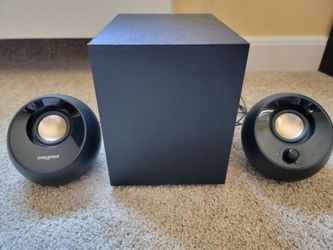 Creative Pebble Plus 2.1 USB-Powered Desktop Speakers with Subwoofer