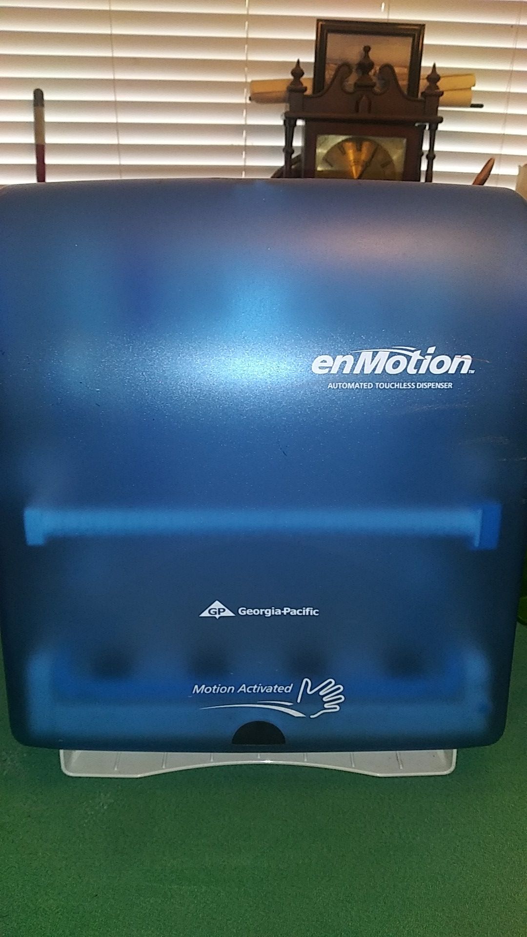 Hands Free Towel Dispenser-enMotion Georgia Pacific