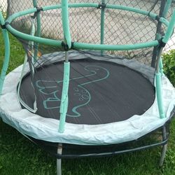 Kids Trampoline W Net & Padding