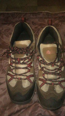 DENALI (SIZE 8.5 MENS)