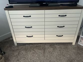 Dresser w/ drawers and 2 night stands