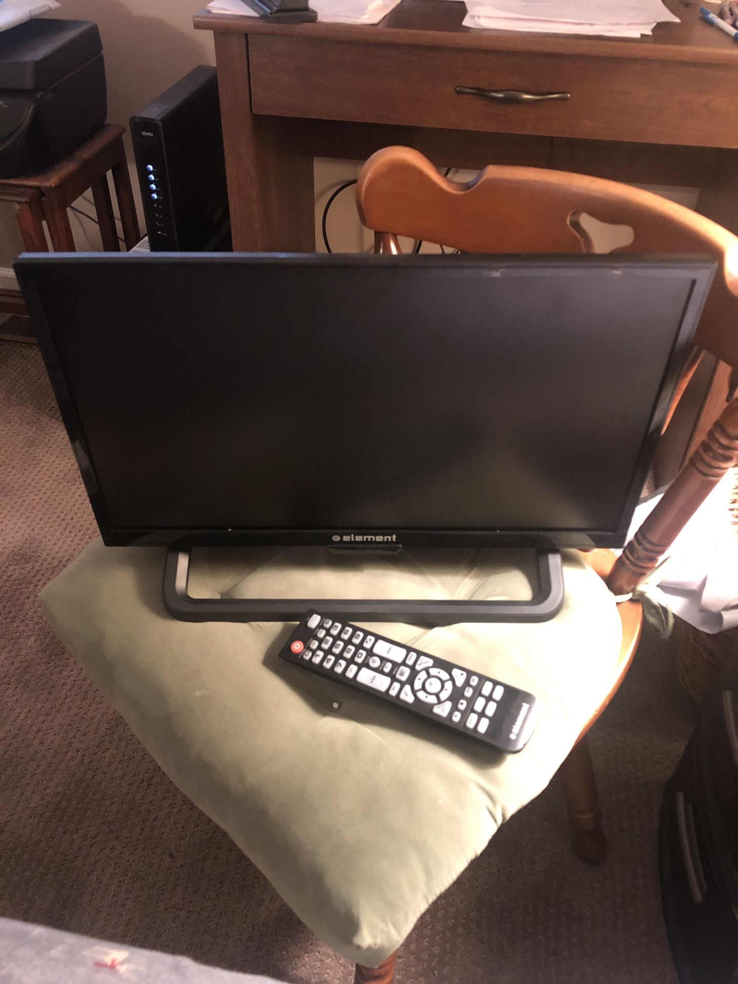 Element 19” TV / Monitor (with remote)