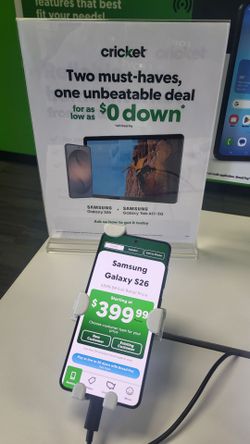 Galaxy S26 and Samsung table