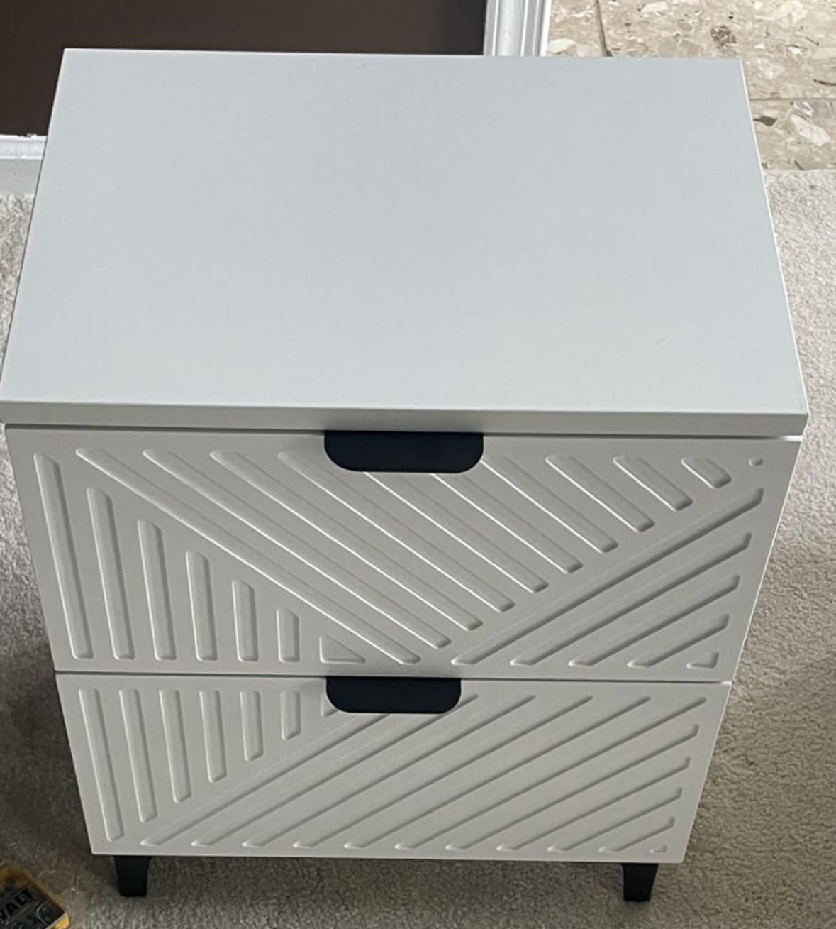 Set Of 2 White Nightstands
