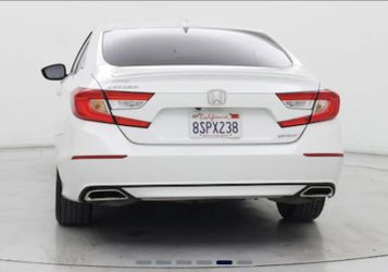 Spoiler. Pearl white used