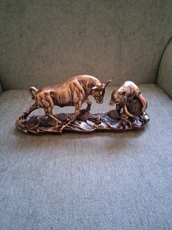 Bull and bear decoration