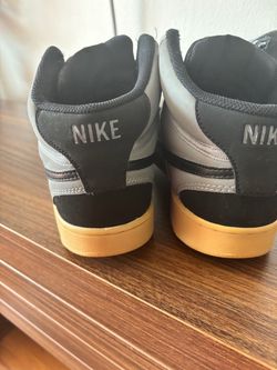 Nike Mid-Top Sneakers Black Gray Gum Sole