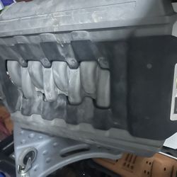 2016 Mustangs 5.0 Manifold And 5.0 Cover 