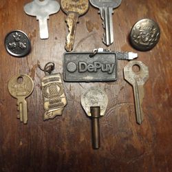 Misc vintage/Antique Items And Keys