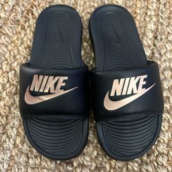WOMEN'S NIKE slides/ sandals Sporting