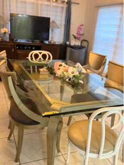 Hermoso comedor con mesa de vidrio para la  venta