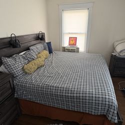 KING-SIZE BED with mattress, mattress cover, and 3 dressers included