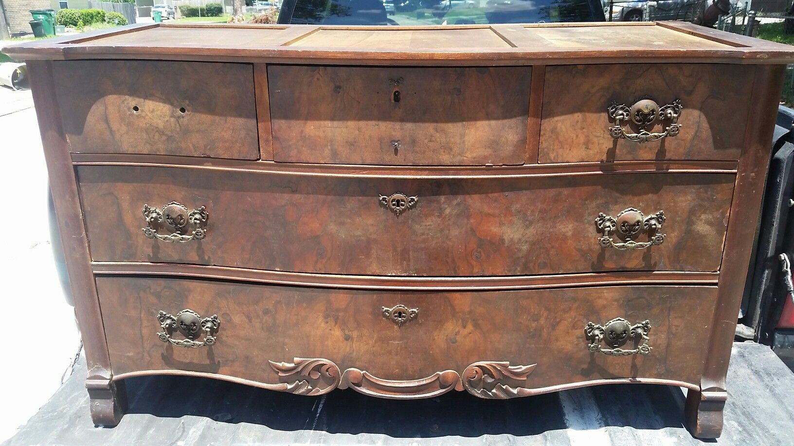 18th century three-drawer Potbelly dresser