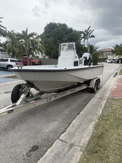 2004 Boston whaler Outrage