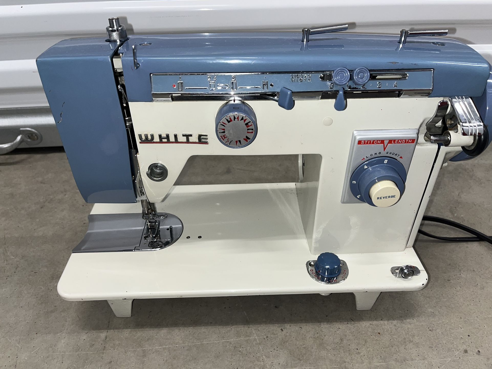 Vintage White Model 167 Sewing Machine - All Metal, Excellent Condition